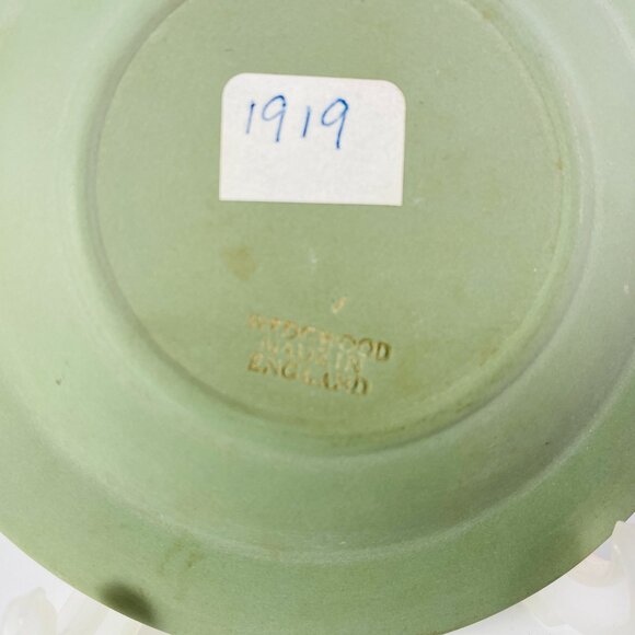 Set of 2 Wedgwood green Jasperware Trinket with Lid & plate - Picture 11 of 13